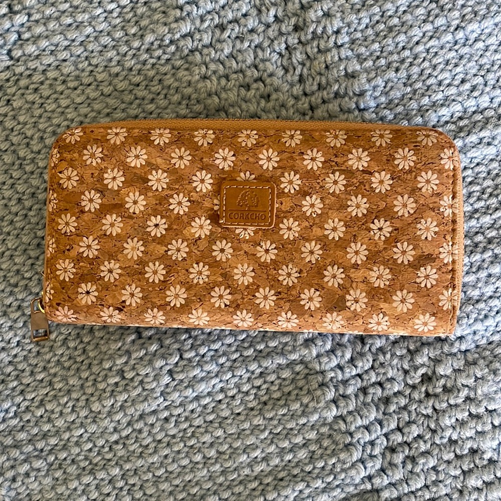 Cork Style Wallet With Daisy Print. - image 1